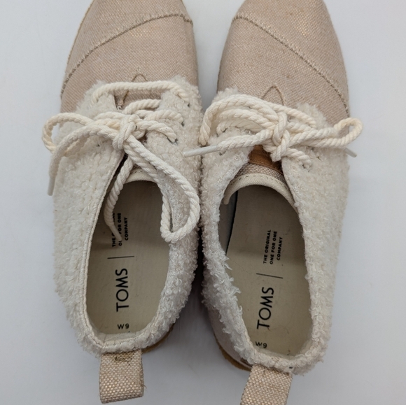 Toms Bota cream faux Sherpa fur lace up shoe 9 - Picture 8 of 9